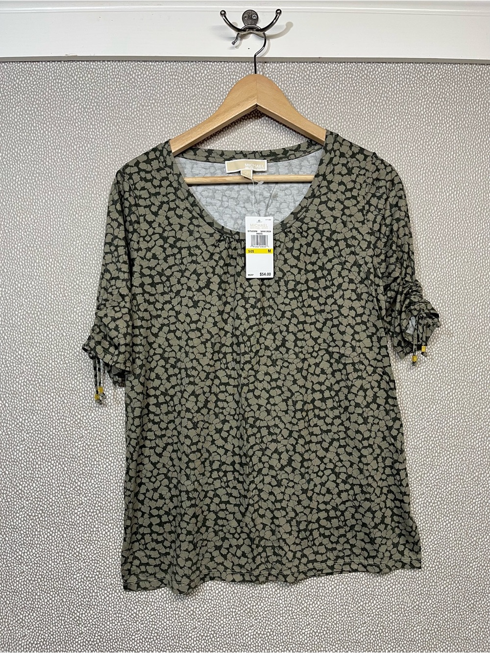 🆕 M Michael Kors Short Sleeve V-Neck Floral Top Safari Green